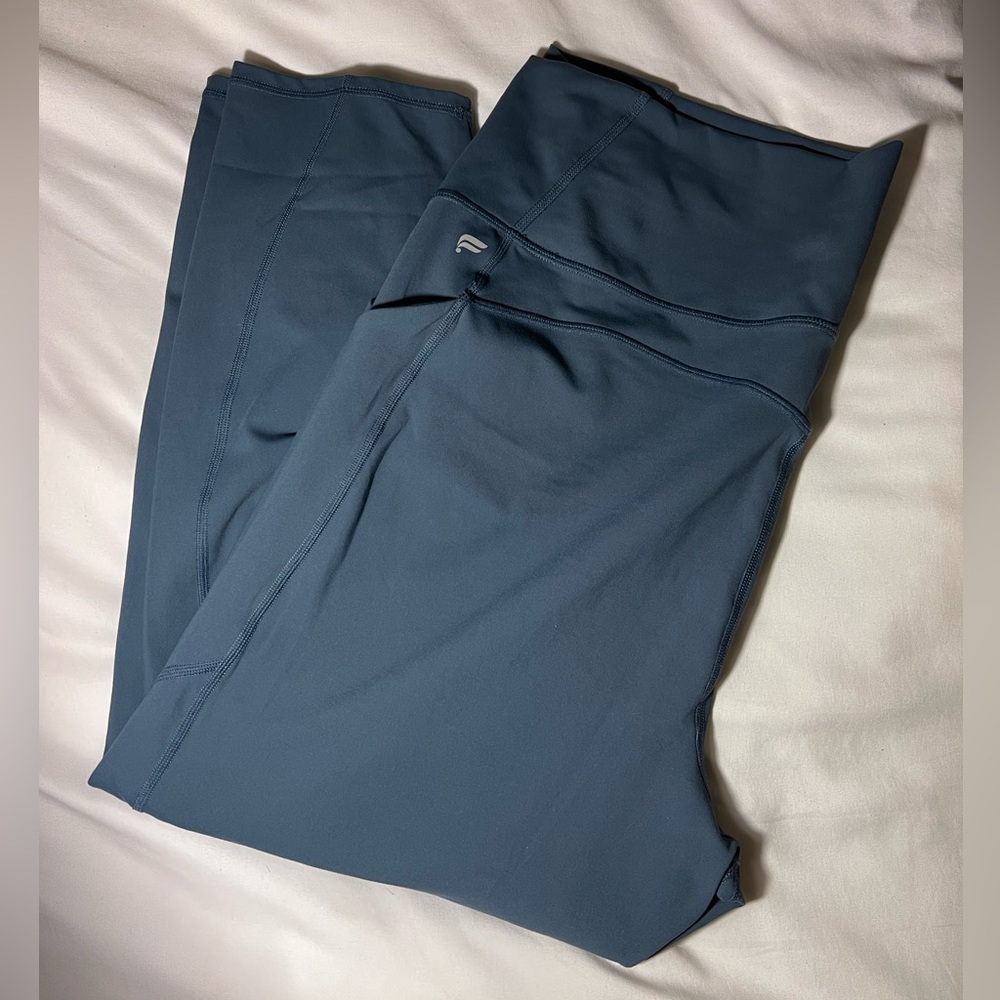 Fabletics blue leggings capri with pockets